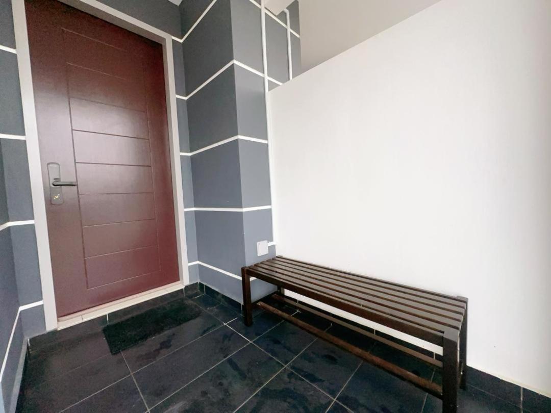 Hello Baby Dato Onn Tebing 10pax Private Bathroom Holiday home Johor Bahru