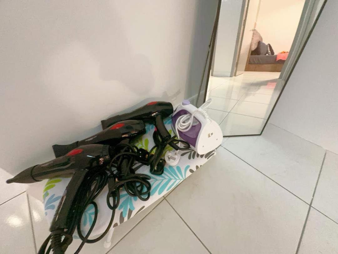 Hello Baby Dato Onn Tebing 10pax Private Bathroom Holiday home Johor Bahru