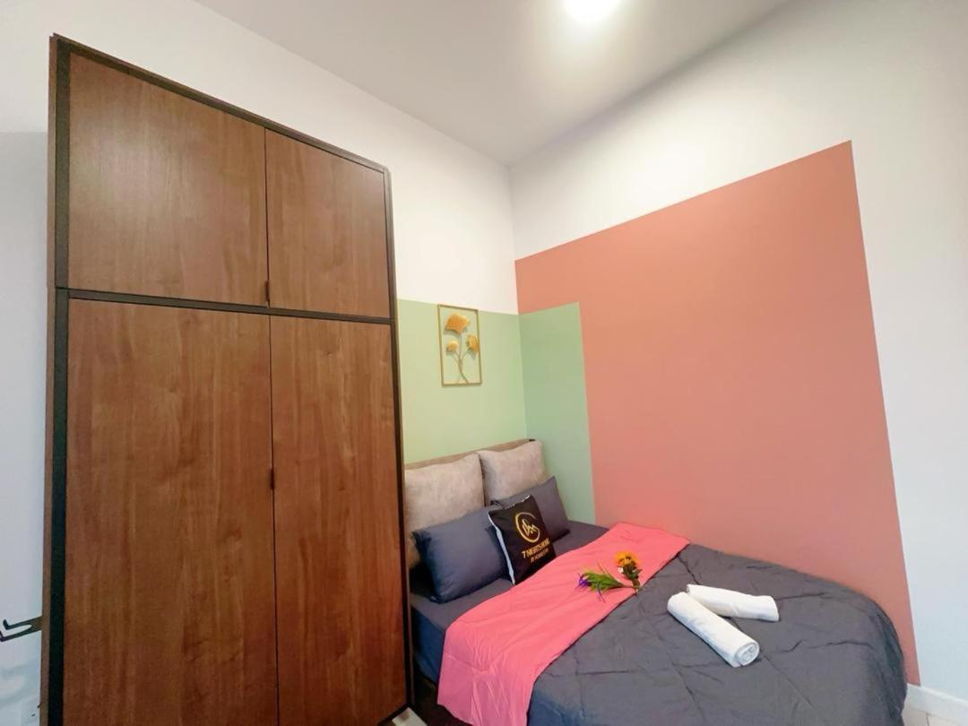 Holiday home Hello Baby Dato Onn Tebing 10pax Private Bathroom Johor Bahru