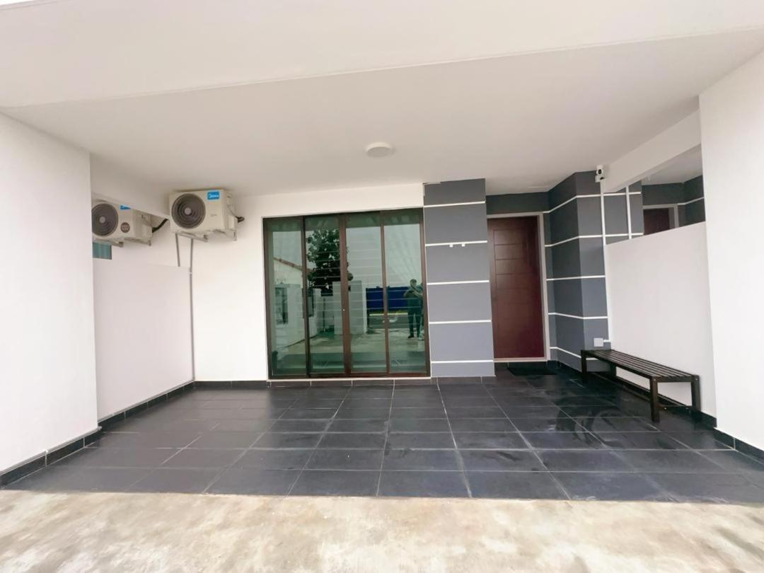 Holiday home Hello Baby Dato Onn Tebing 10pax Private Bathroom