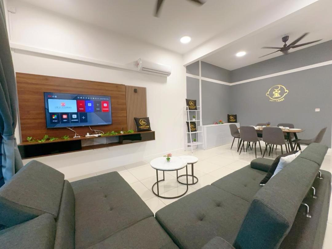 Hello Baby Dato Onn Tebing 10pax Private Bathroom Holiday home Johor Bahru